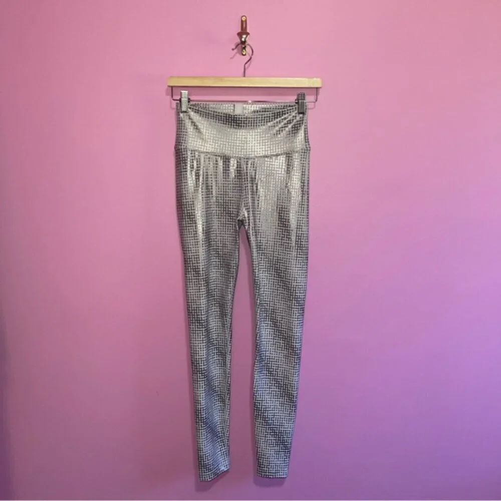 Peloton Leggings Women's Size Medium Silver White Show Up Digital Foil High Rise